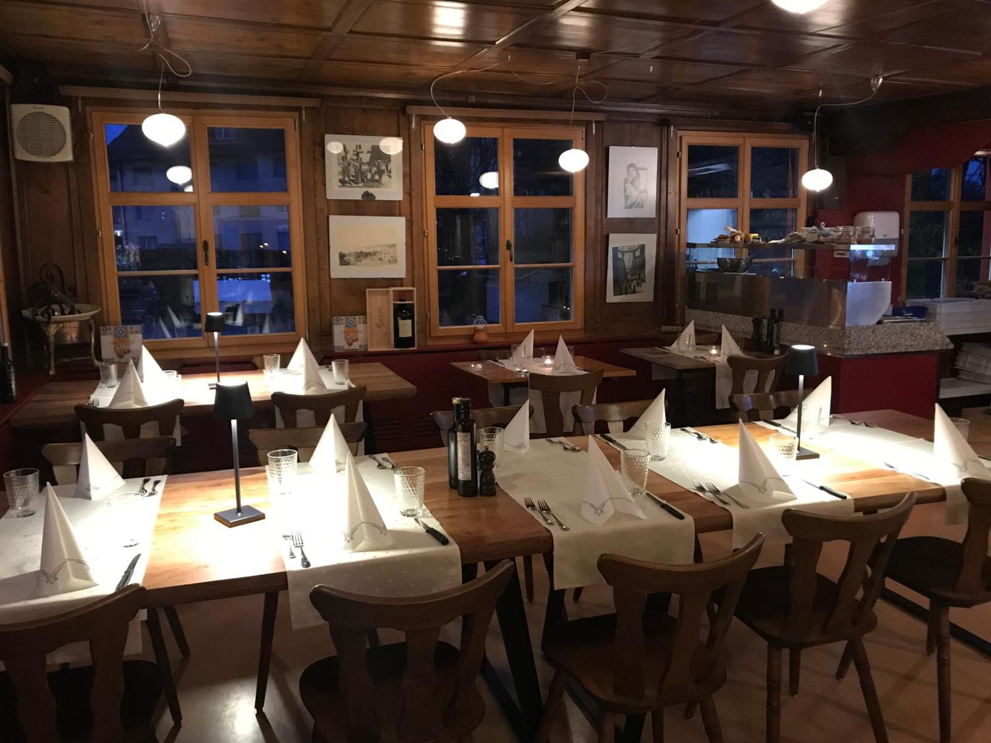 Hotel Restaurant Pizzeria Rotes Haus Munsterlingen Exterior photo